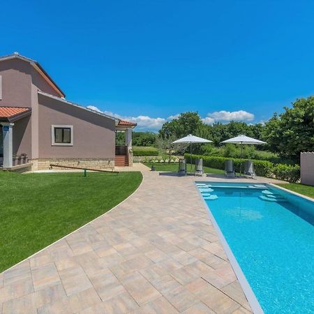 Holiday House Vita Tinjan Bagian luar foto