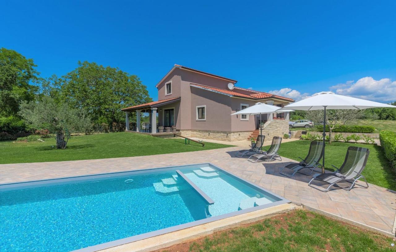 Holiday House Vita Tinjan Bagian luar foto